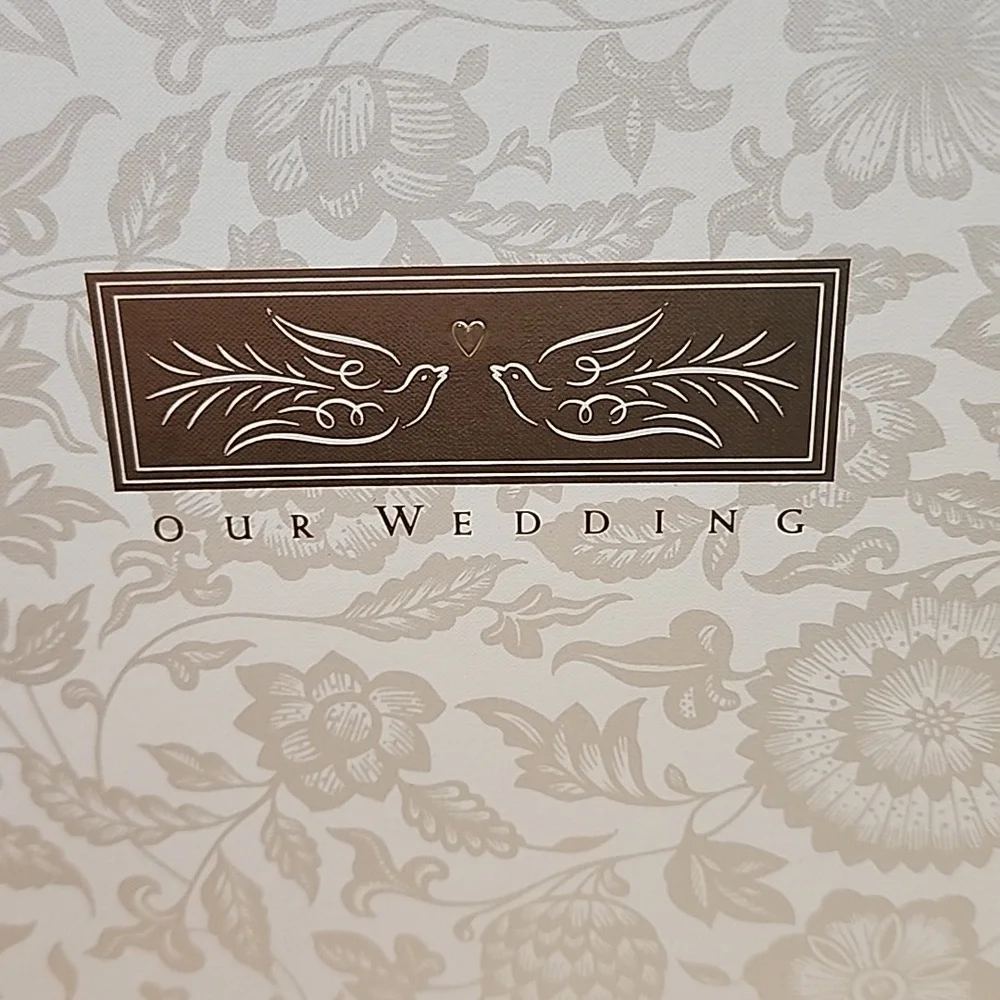 Elegant White Floral Embossed Wedding Album - Picture 1 of 7